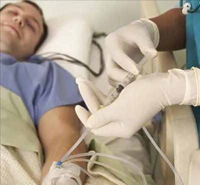 老乡肺癌去世，残疾老公疯疯癫癫放炮仗吊唁，说了许多不该说的话