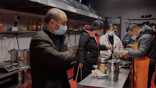 南昌夫妇开餐馆只收一元,夫妻开菜店每天亏本100块