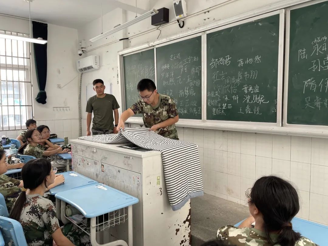杩峰僵鍐涜绯诲垪,杩峰僵鍐涜鐗硅緫