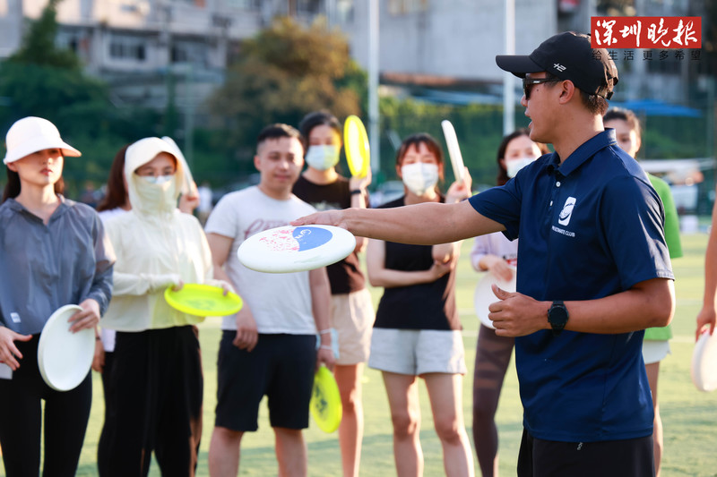 穿棉背心+休闲裤就能上场，飞盘是深圳体育消费下一个巨星？