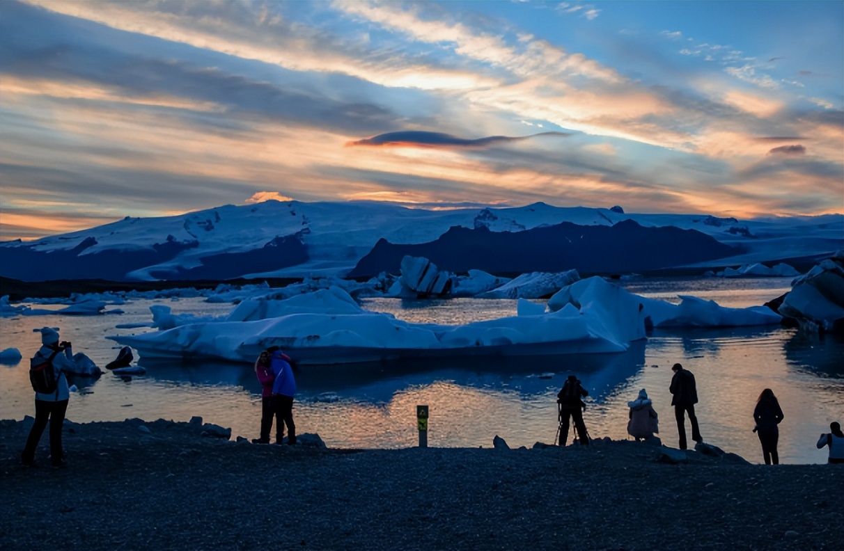 英国留学学费一年大概多少钱,英国留学学费价格表