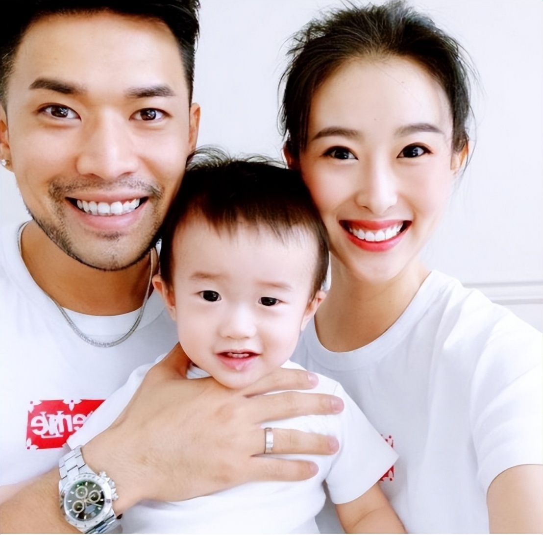 车模翟凌最美风采大集合,翟凌曾是第一车模