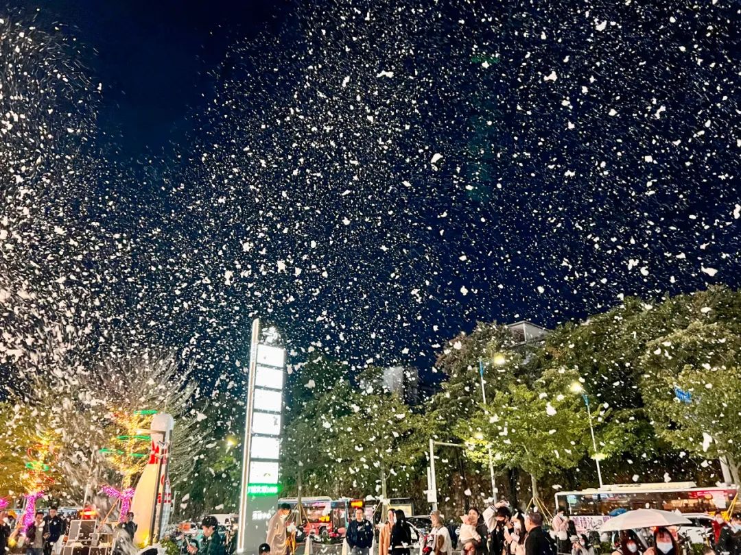 冰雪世界深圳哪来的雪,深圳冰雪世界嬉雪