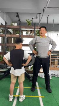 背有点驼用什么方法锻炼矫正,青少年背有点驼如何矫正