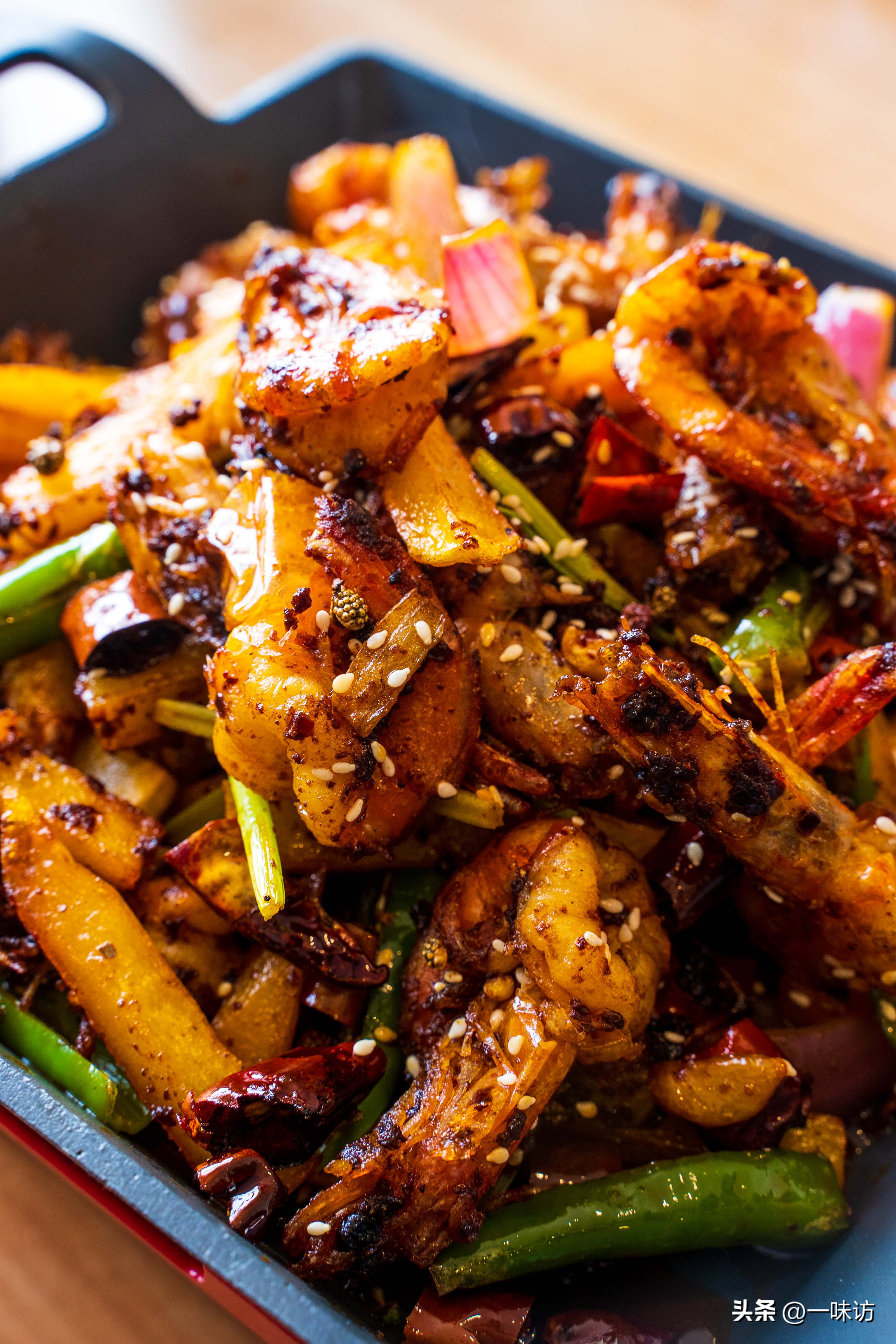 家常干锅虾简单做法非油炸不辣,水煮后的虾怎么做干锅虾