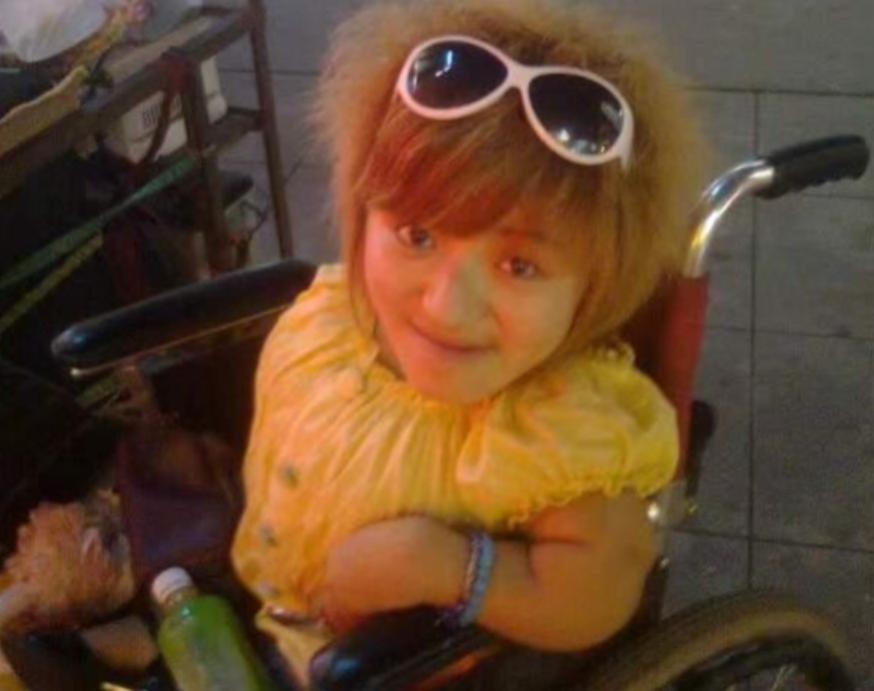 河南侏儒女孩靠短视频吸粉600万，嫁1米8丈夫后遭抛弃，如今怎样