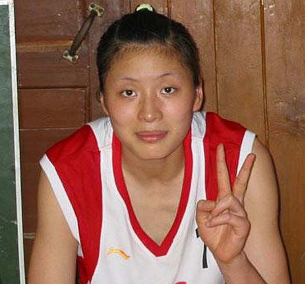 篮球巨星姚明现在的年龄有多大了,姚明为什么退役六年才入选名人堂