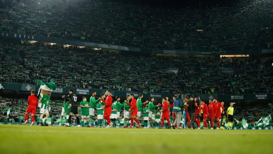 塞维利亚双雄力压巴萨马竞，狂热球迷功不可没