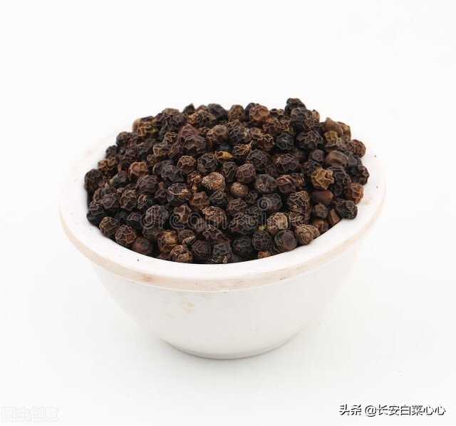 辣椒油用黑胡椒还是白胡椒,辣椒油里的白胡椒