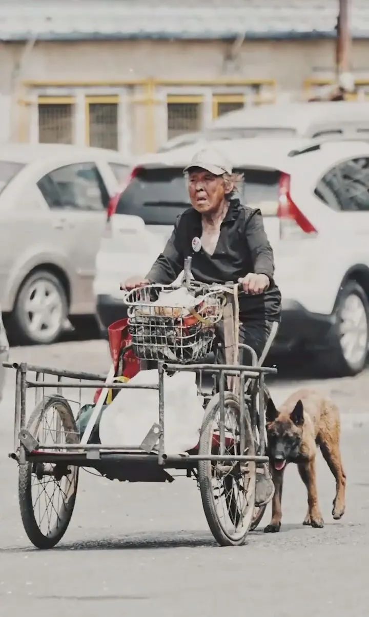 90后小伙子卖惨,脑瘫橘子哥