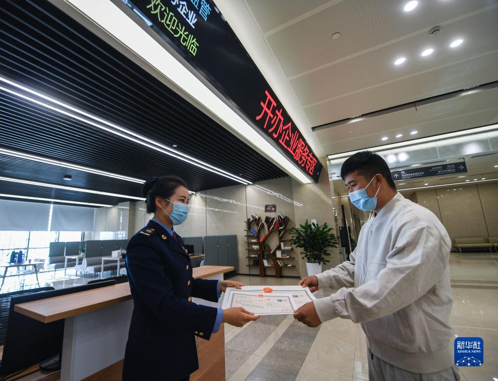 建设高素质人民公仆队伍锻造新时代治国理政中坚力量——*党**的十九大以来公务员队伍建设工作综述