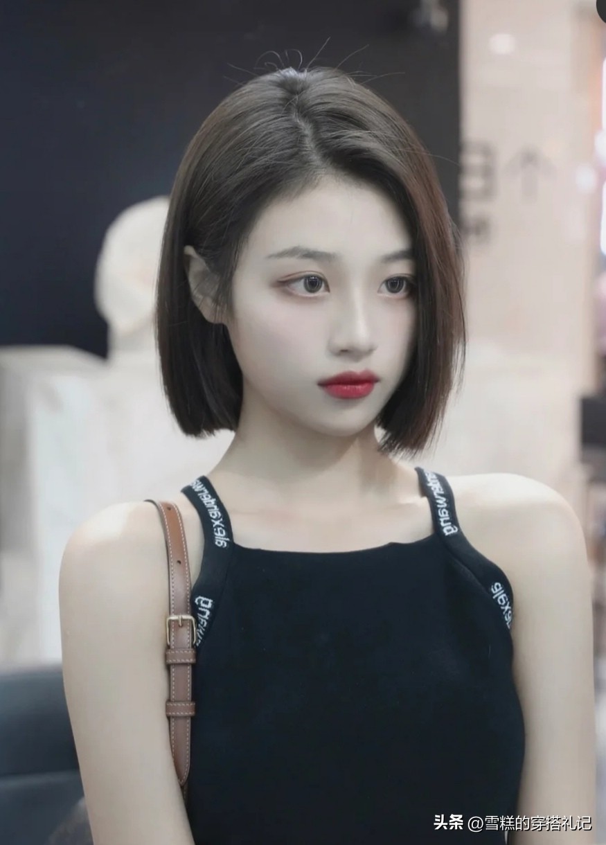今年最火减龄易打理发型,现在女生流行一刀切短发型