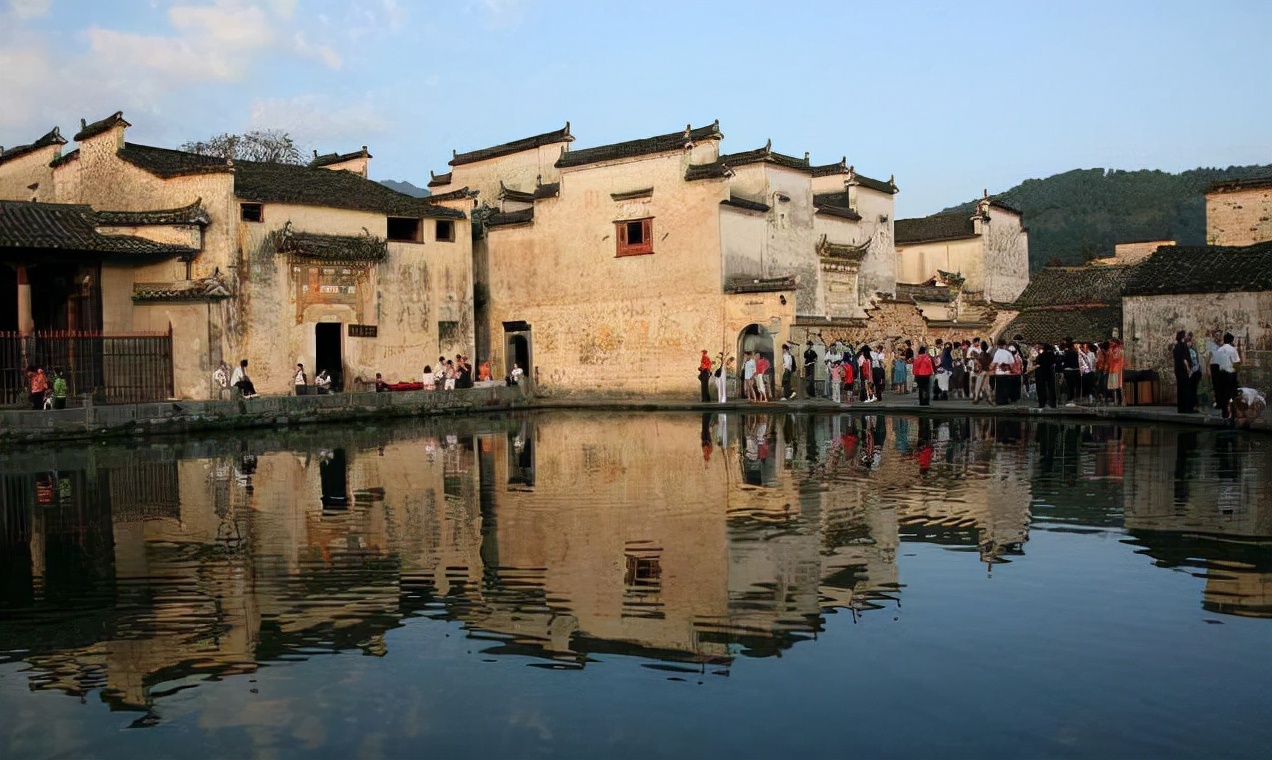 宁住庙前不住庙后俗语,宁住过头屋不住露肘屋啥意思