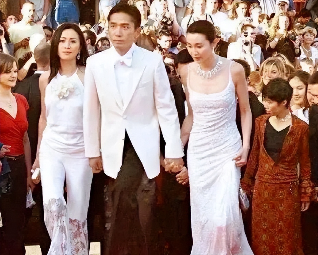 与女星演床戏疑假戏真做,妻子被拍不雅照,他是情史最单纯影帝?