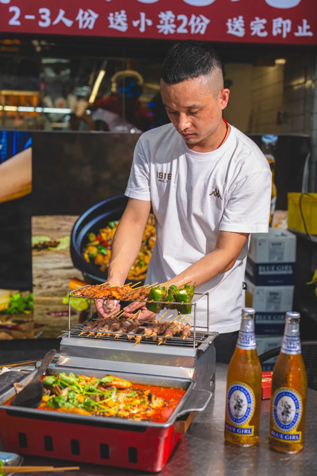 这个被低估的夜宵美食城，跟着「蓝妹啤酒」才找得到！