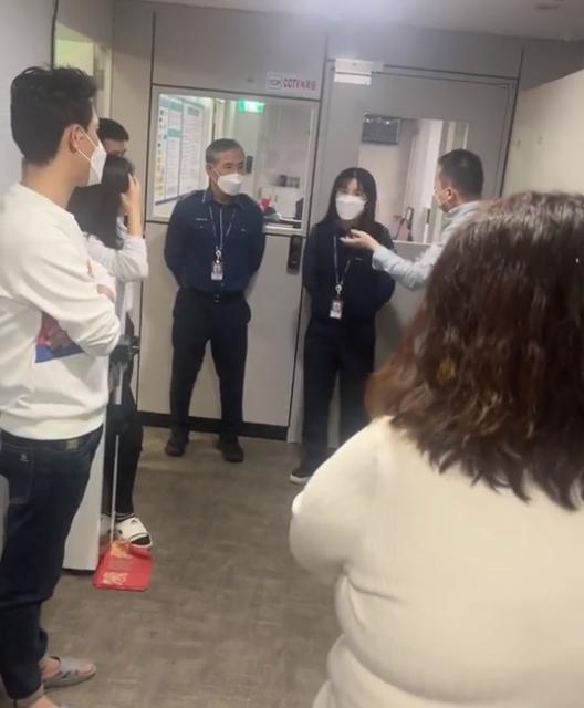 限制中国入境者韩国最狠：头挂黄牌关小黑屋网友呼吁坚决不去