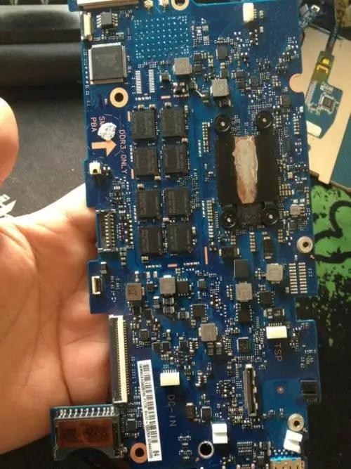 笔记本电脑插上电源闪一下黑屏,笔记本电脑插电就闪屏什么原因