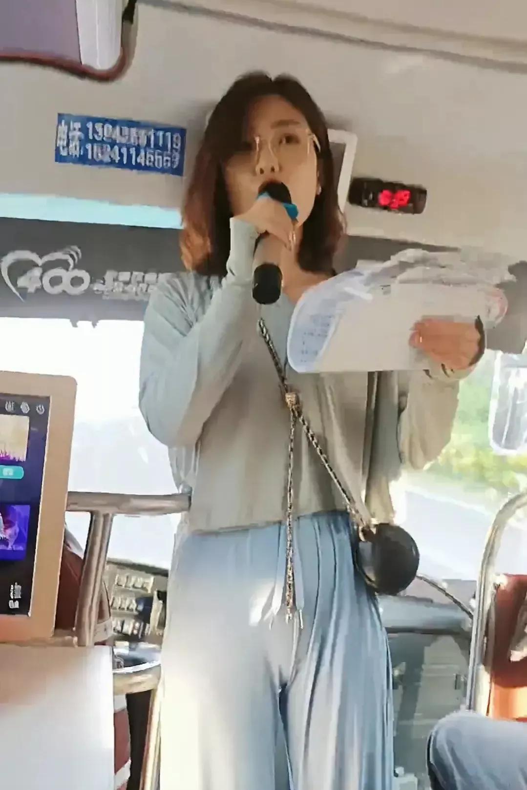 女导游穿紧身裤被人质疑,女导游穿宽阔腿裤引质疑色情营销