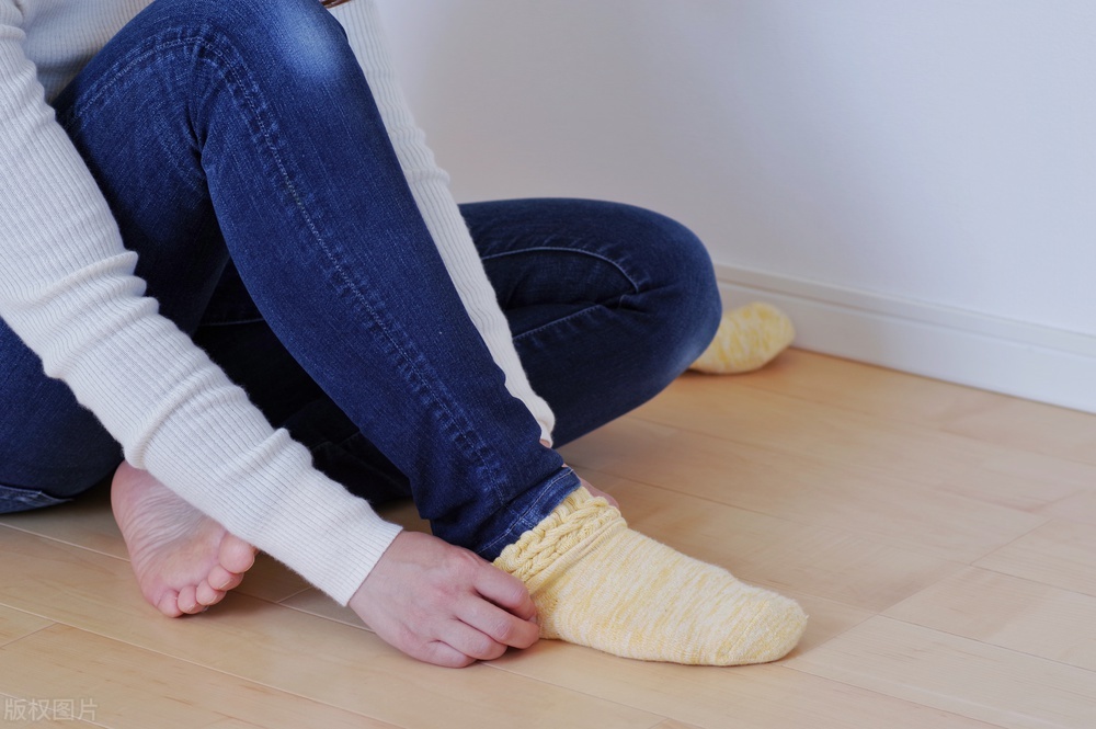 新鞋子太窄了挤脚小妙招,新鞋挤脚的正确方法
