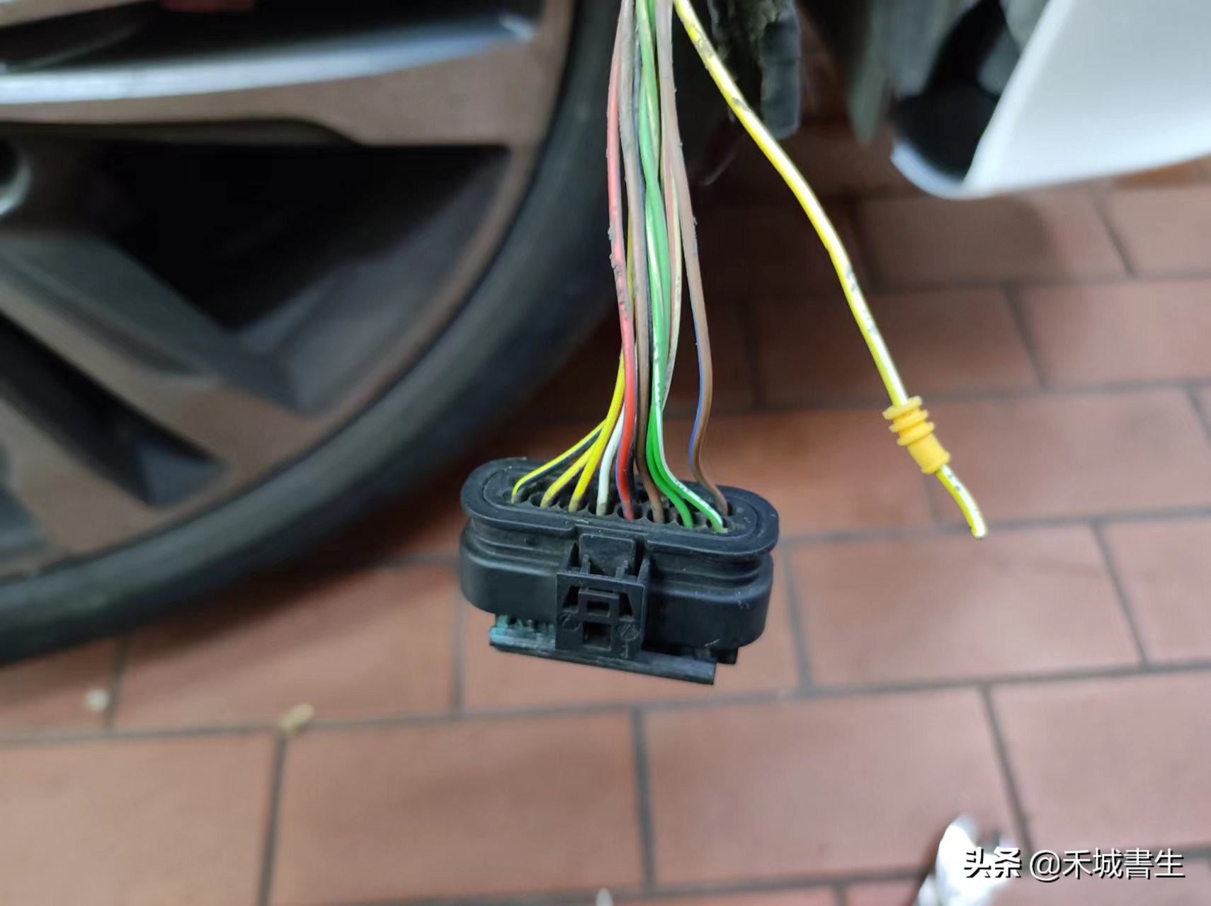 奔驰线束插头怎么拔,奔驰各个线束插头讲解