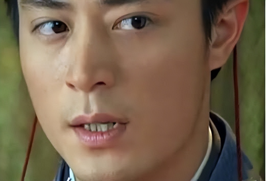 垫屁垫，烤瓷牙，戴美瞳：这些女明星的修修补补，看得人眼花缭乱