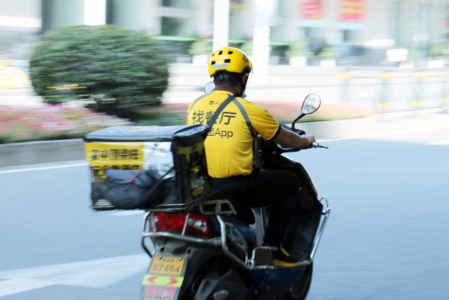 工资半年没发可以急辞吗,工资半年没发违法么