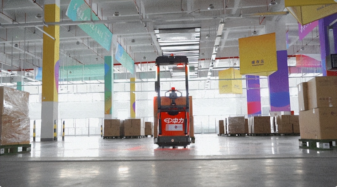 记者走访圆通快递总部,参观圆通总部