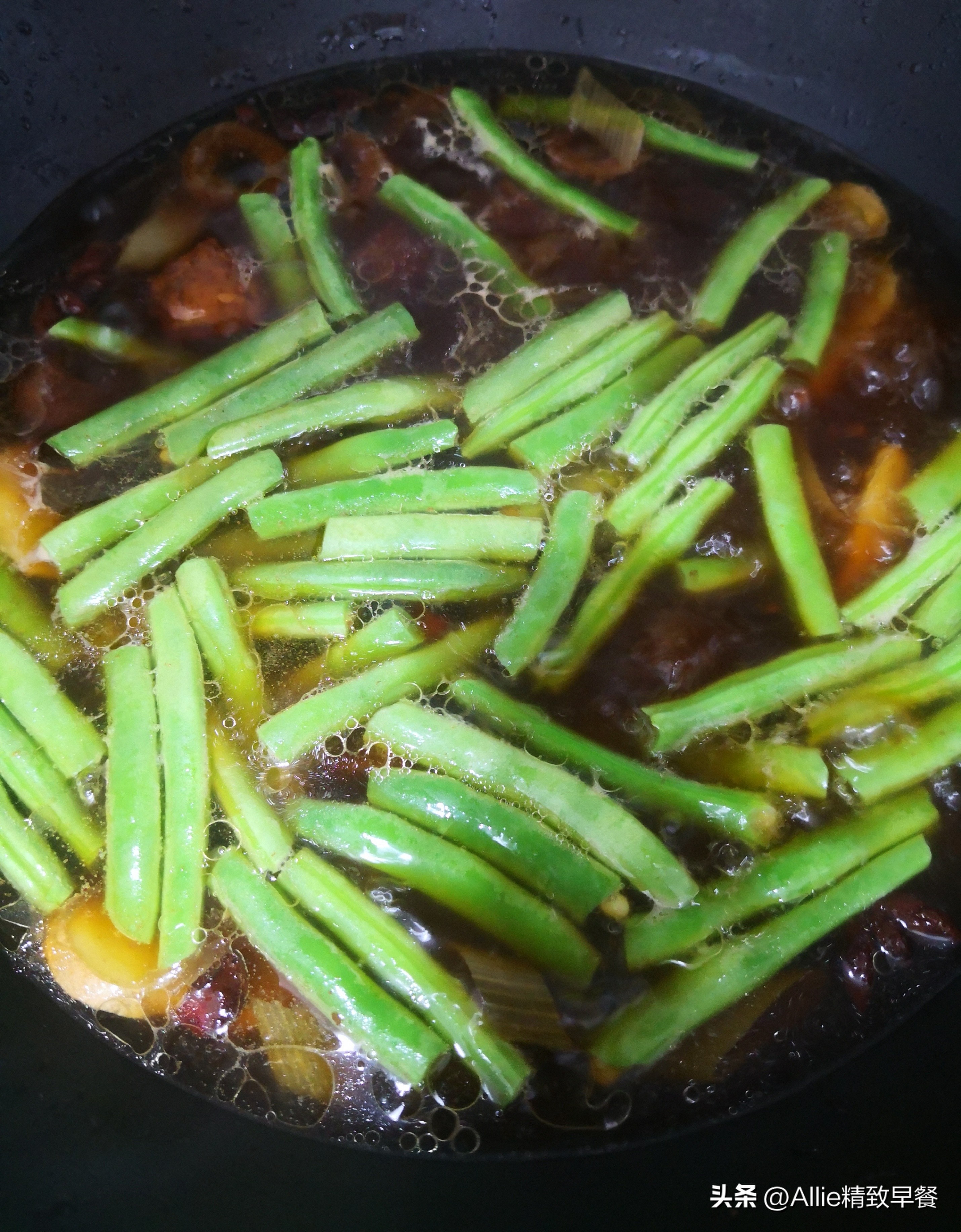 砂锅焖面老是粘锅怎么回事,豆角土豆西红柿焖面不会粘锅