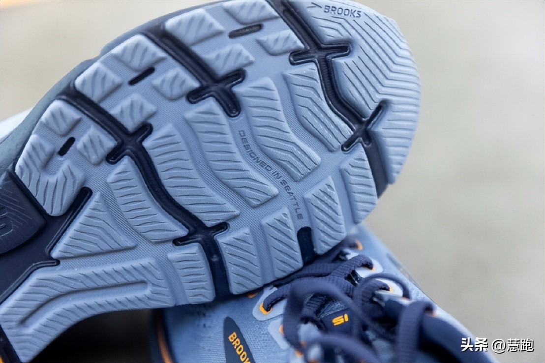 脚感好到飞起的跑鞋,灵动与飘逸的球鞋