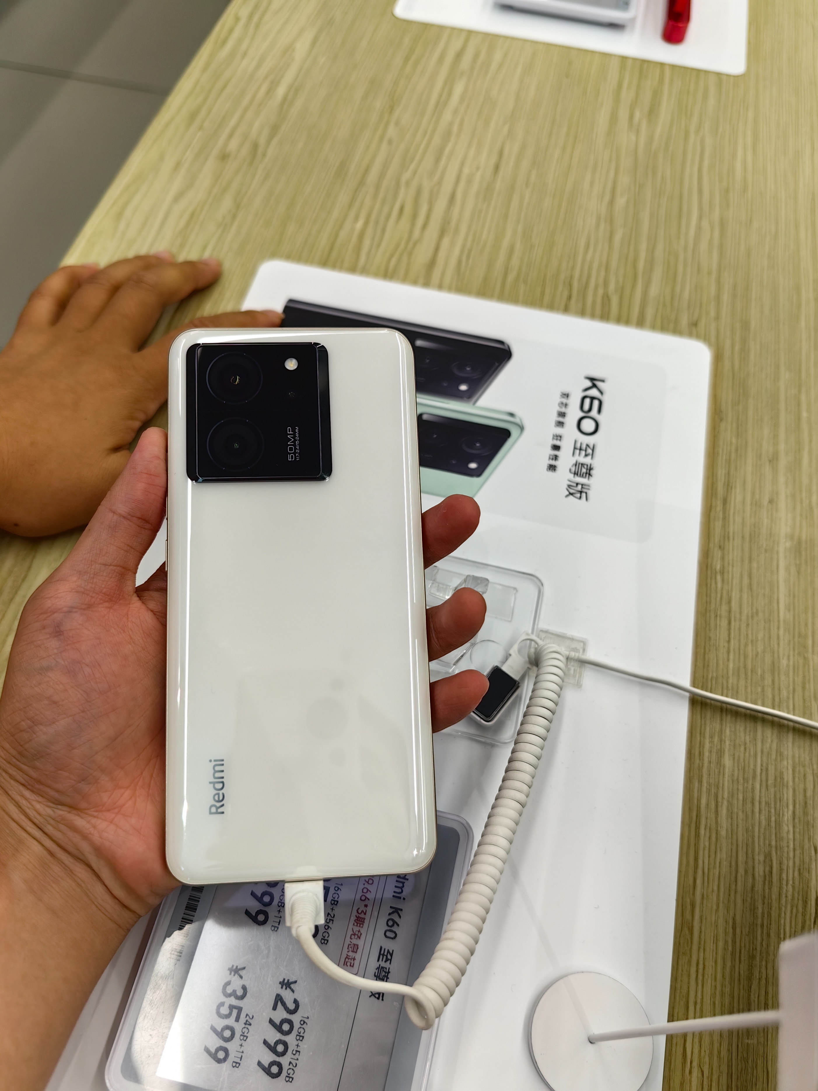 redmik60至尊版不贴镜头膜,redmik60至尊版还值得买吗