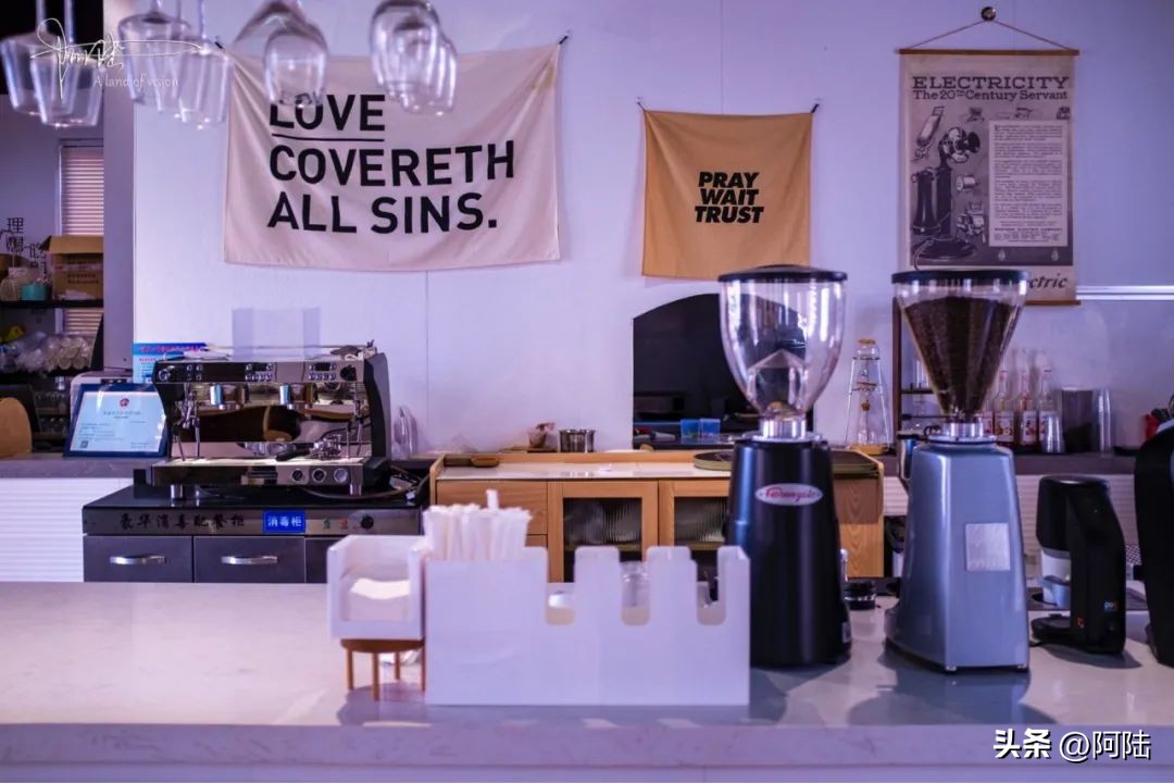 在宁海湾遇见最孤独的咖啡馆，它的面积不大，却“ins风”十足