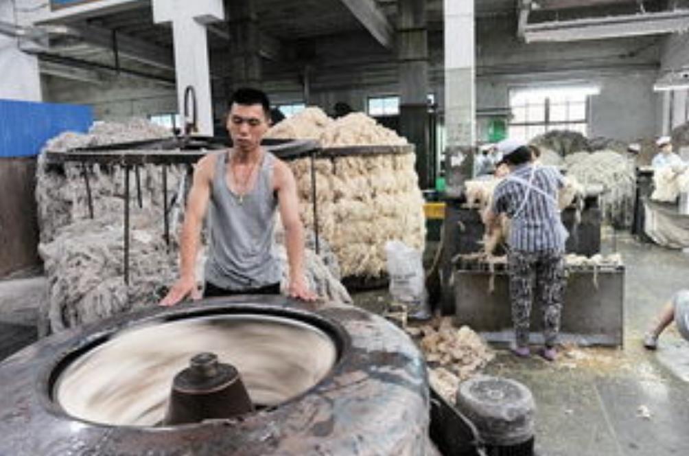 工厂女生追男生,工厂女孩追男孩的原视频