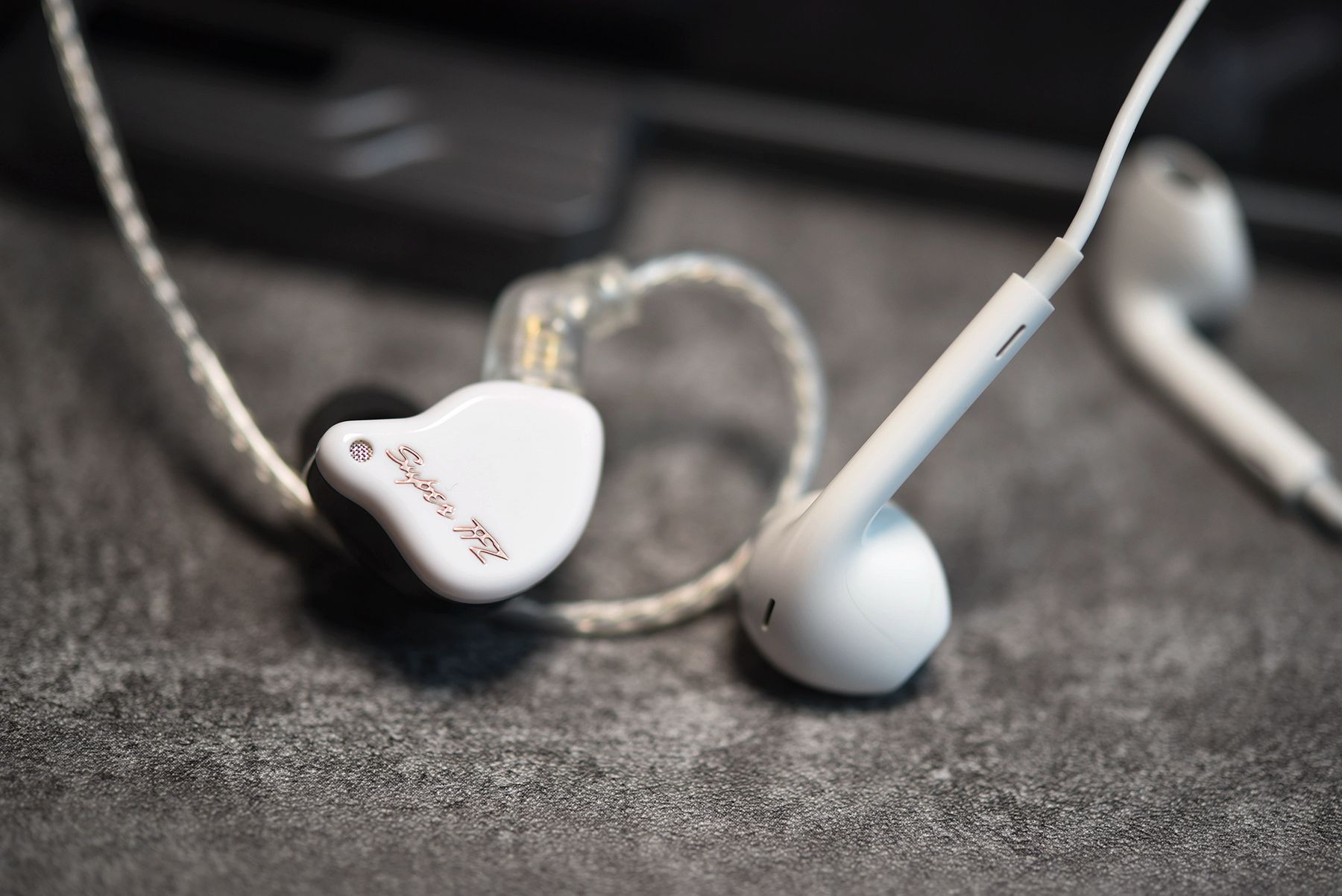 用149元的耳机对比苹果手机配塞，便知国产HiFi耳机的优势所在