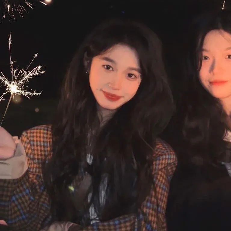 闺蜜头像一左一右真人可爱姐妹,情侣头像和闺蜜头像连在一起的