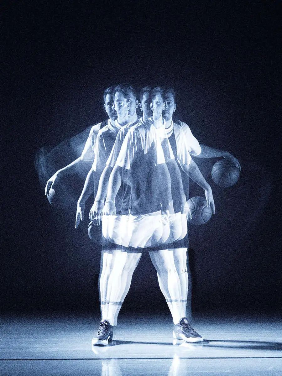 字母哥鞋子和东契奇鞋子 (东契奇上赛季绝杀快船所穿的鞋)