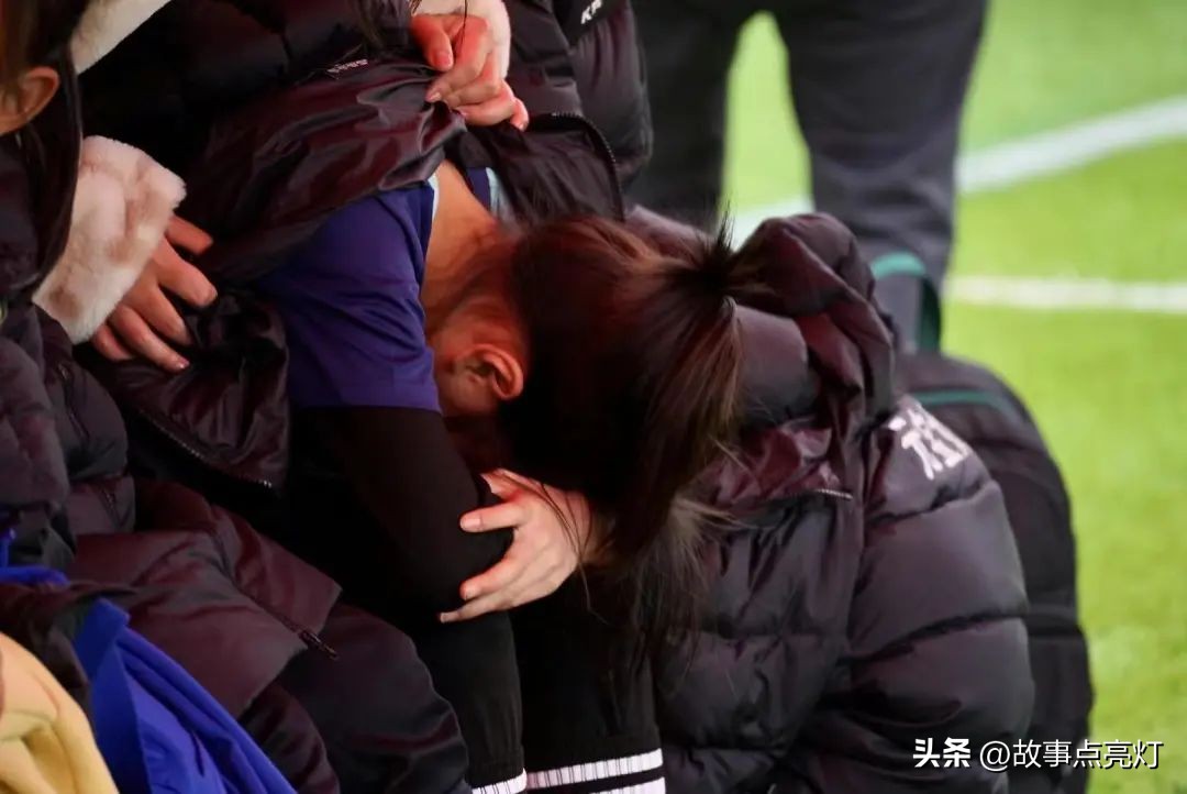 一个胖子教足球，80个女孩走出了大山