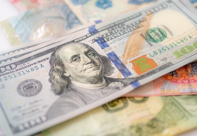 人民币如何撼动美元的国际地位,美元国际货币的地位会被取代吗