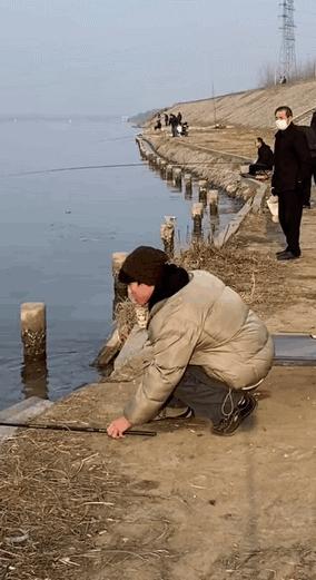 神回复：把儿子头弹破了，老婆马上回家怎么办？我只想留条命