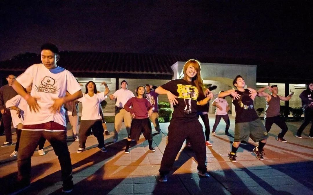 混在县城深度好文完整版,深度长文混在小县城深度解析