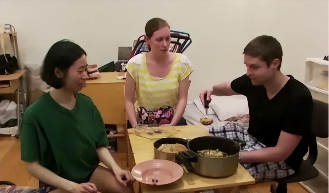 “省钱狂魔”20年不买内衣,厕纸晾干重复用,靠自己在纽约买套房