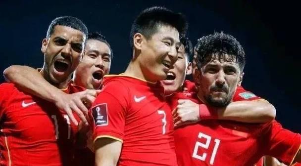 21岁前锋8球3助攻冲本土金靴,足球小将10次进球10次助攻全集