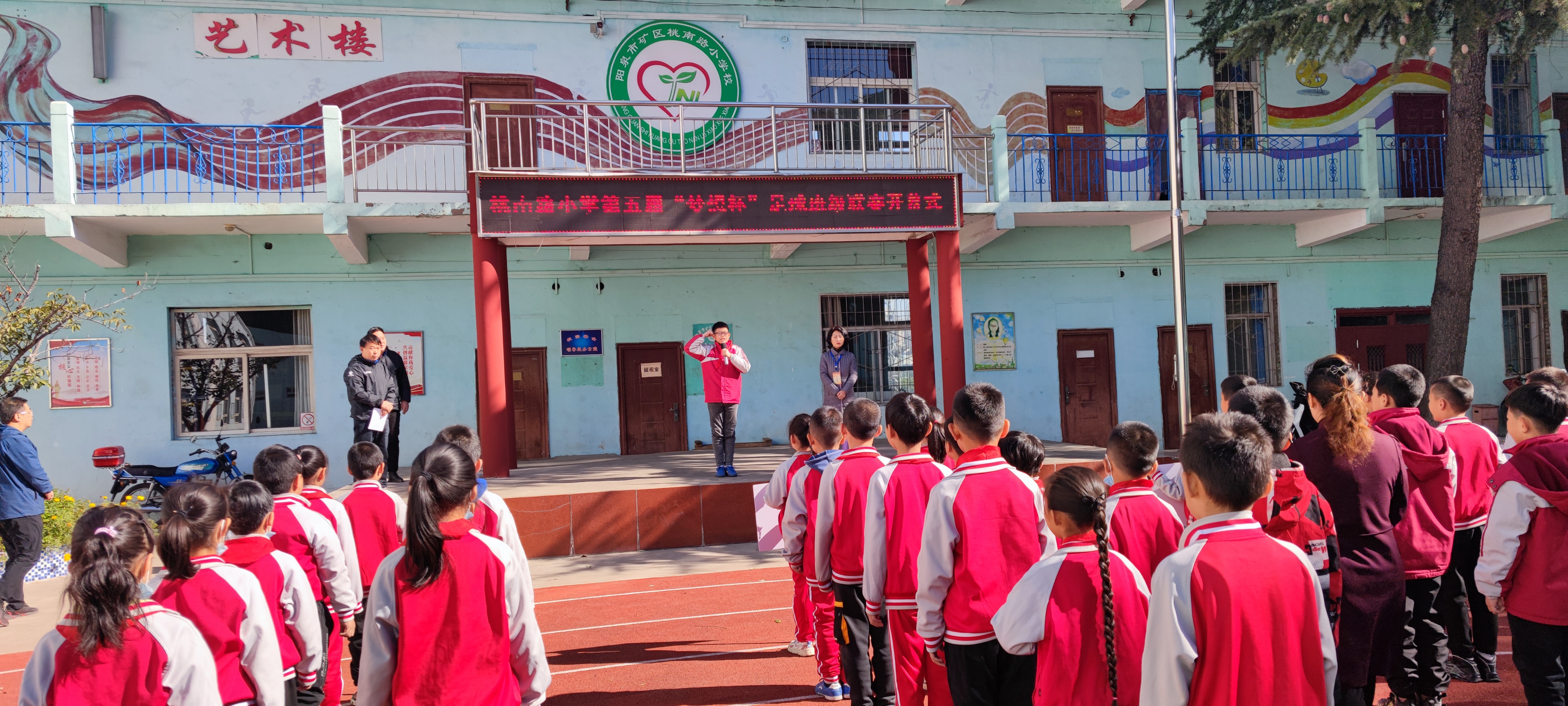 校园足球特色学校足球联赛,创魅力校园展艺术风采