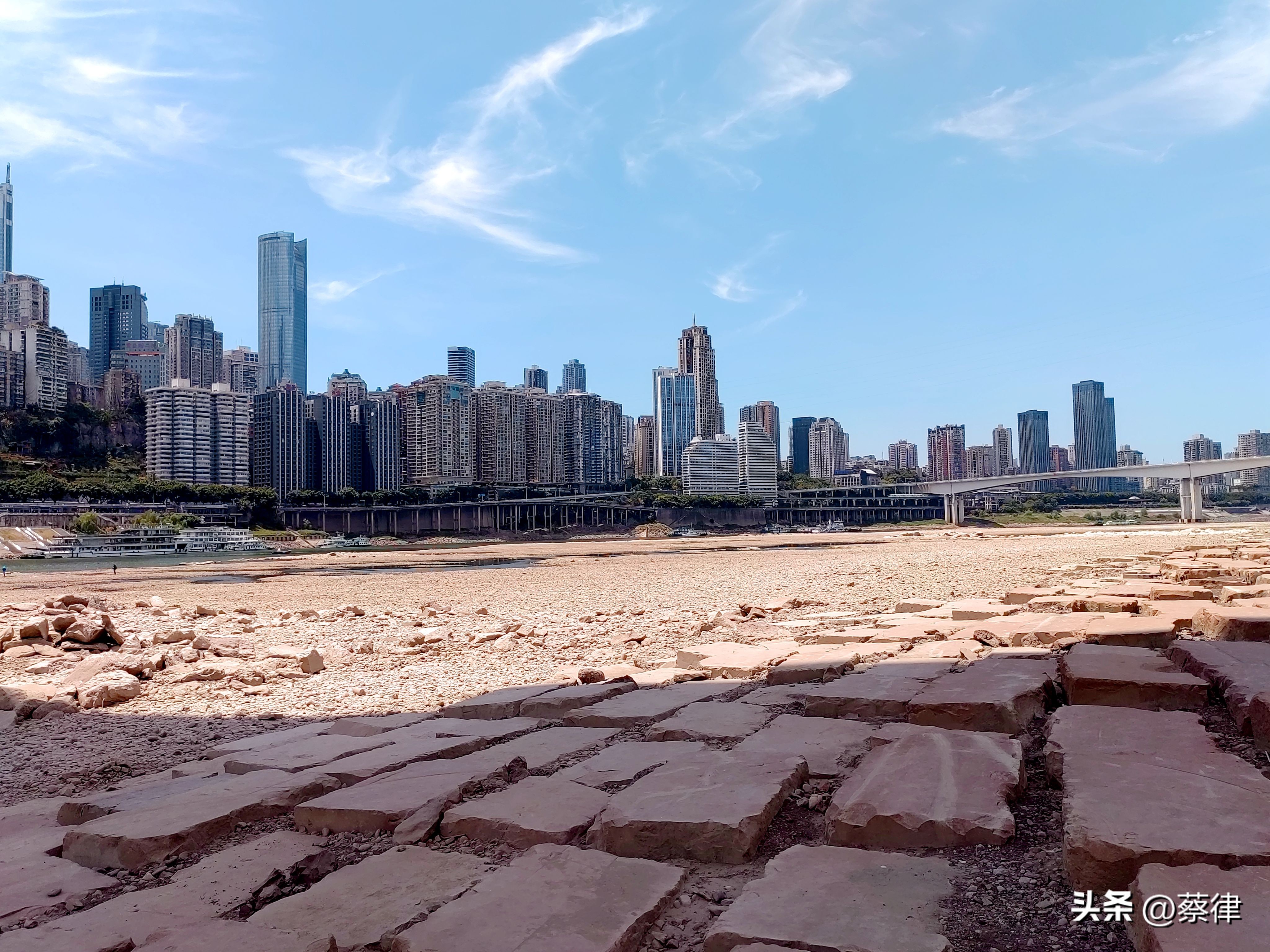 热沙无雨看江天！实测朝天门两江交汇高温枯水期的最低水位