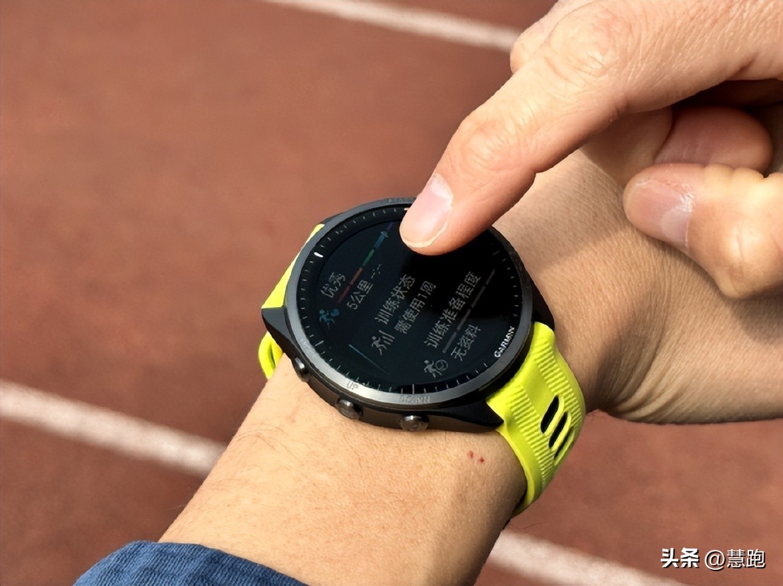 新鲜实测佳明全新Forerunner965/265跑表：强在哪里？