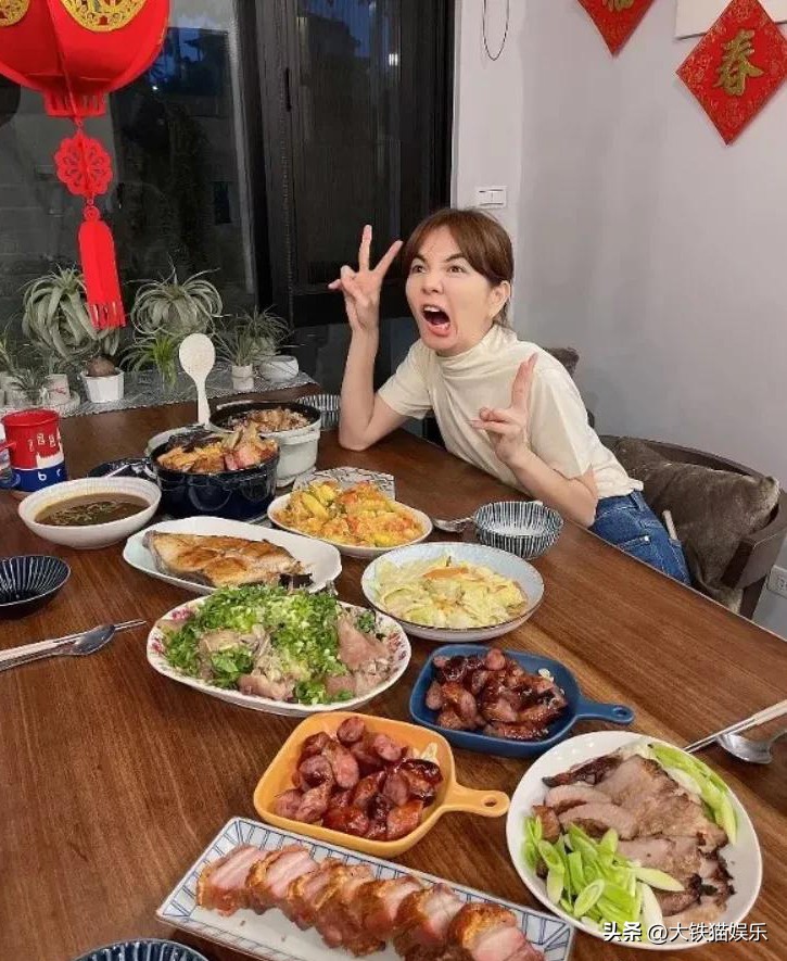 表面是女神,表面上是女神