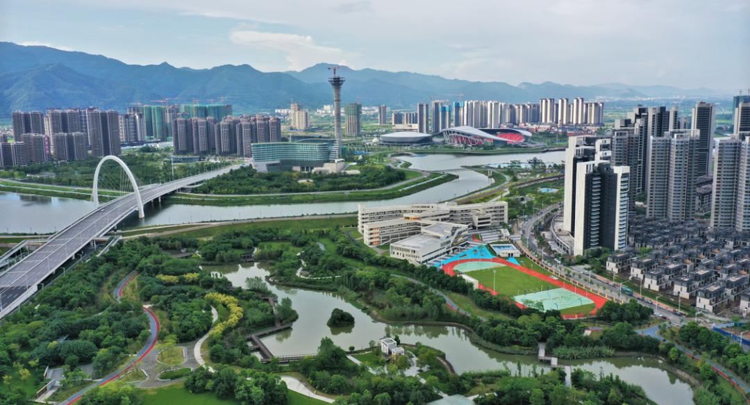 肇庆新区华侨城小学抢先看,肇庆华侨城纯水岸小学