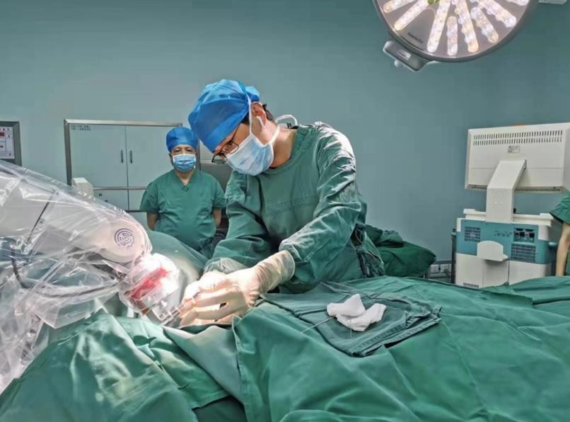 消失半年的他自曝患癌,他患癌