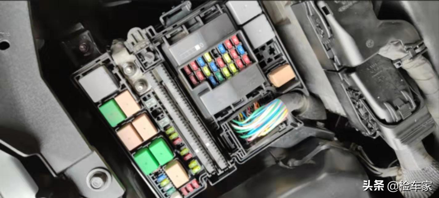 堪称最廉价中级车现代索纳塔,老款现代索纳塔值不值得购买