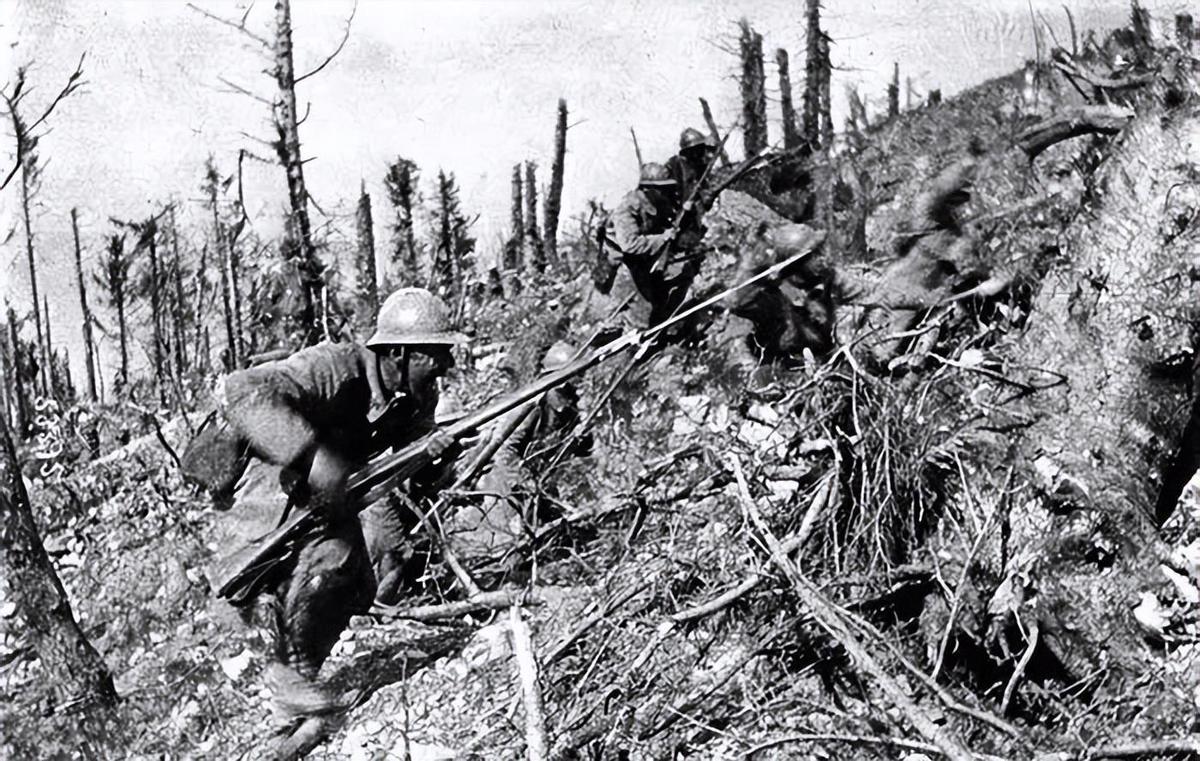 日军兽行：当着男人的面玷污了女儿，临走还残忍割下妻子乳房3