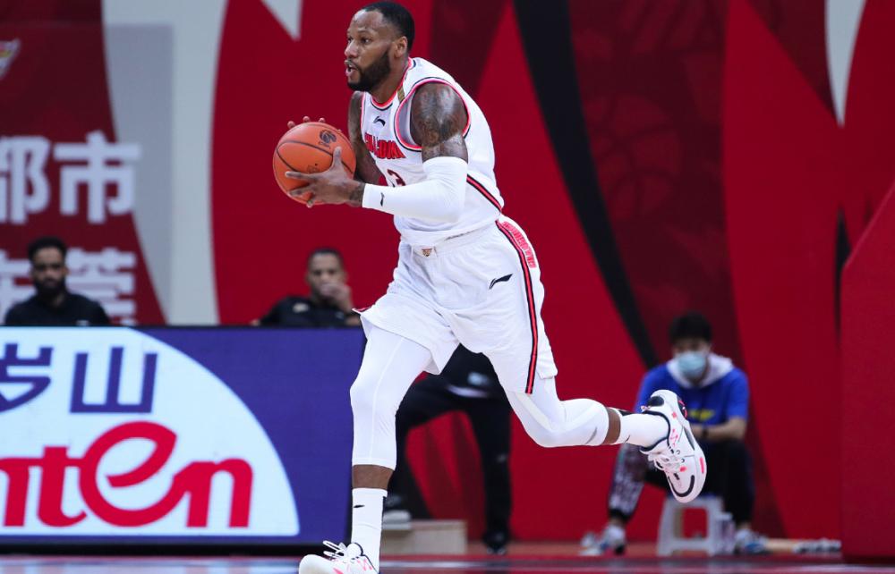 周琦郭艾伦孙铭徽刘晓宇李慕豪,杨鸣周琦辽篮大门